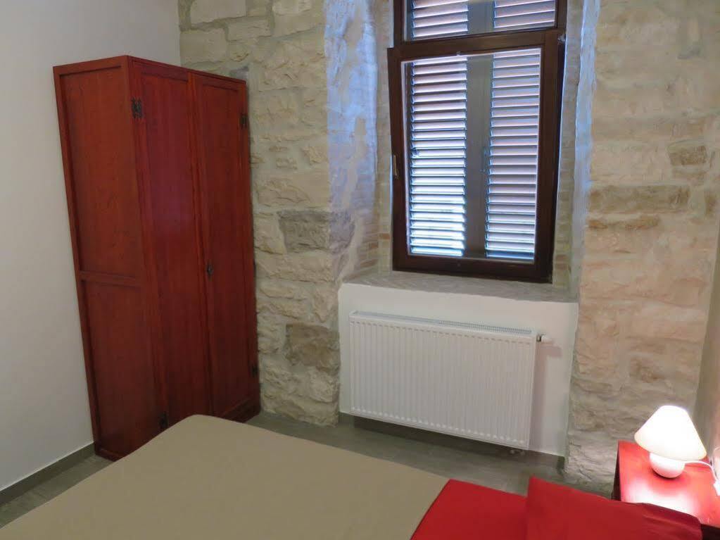 Mimoza Old Town Pula Apartments Exterior foto